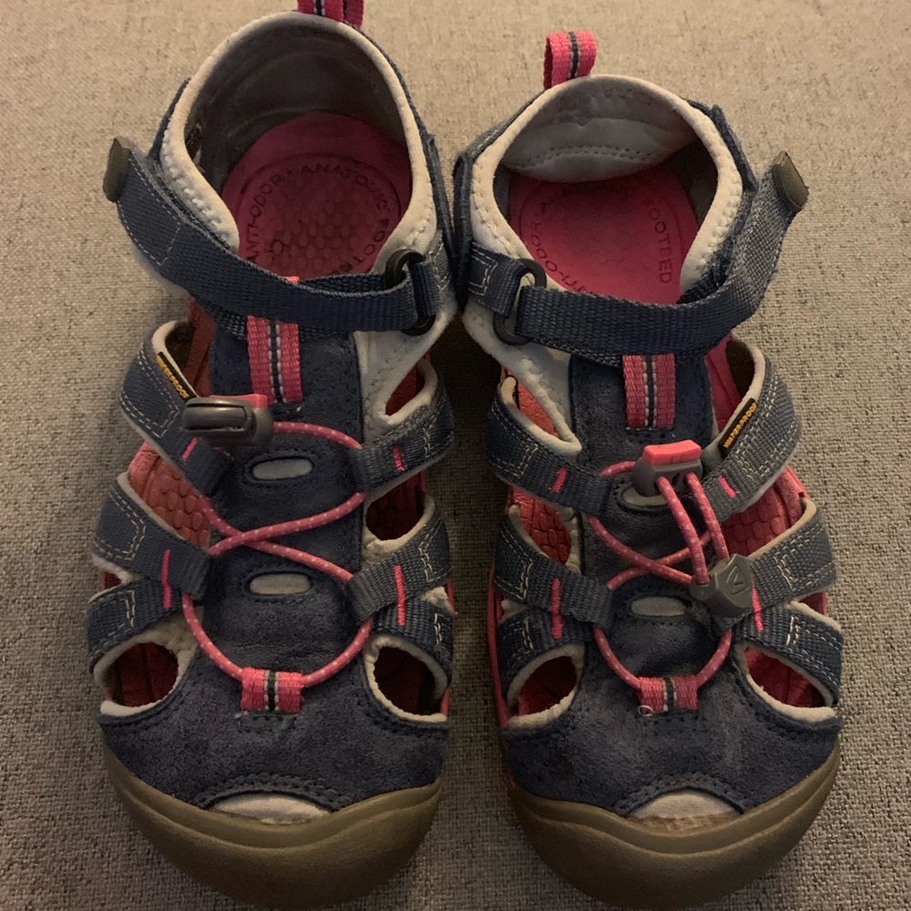 Girls Keens size 3youth